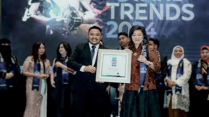OCBC Sekuritas Raih Penghargaan The Most Trusted Broker Winner 2024 Award Trends