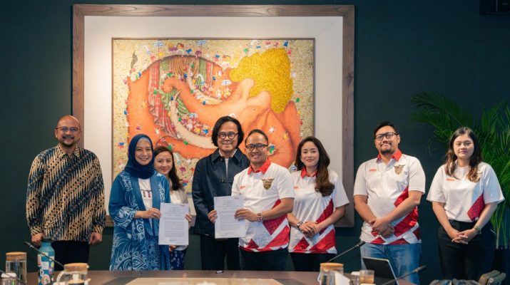 CRK Entertainment - TMII kerja sama pertunjukan stuntman internasional