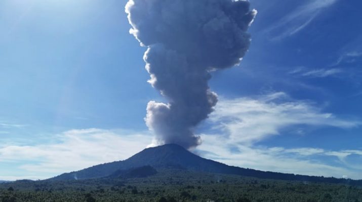 Gunung Ibu Kembali Erupsi, Radius Bahaya Diperluas