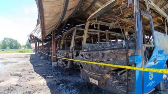 Sebanyak 10 Bus Milik Pemkot Sorong Ludes Terbakar