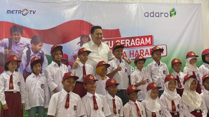 Metro TV Kembali Berkolaborasi dengan Adaro Bagikan 500 Paket Seragam Sekolah