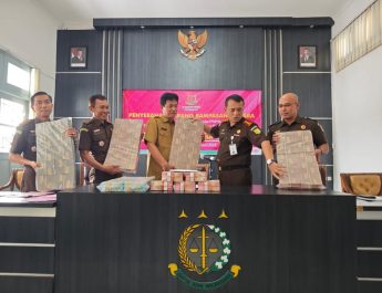 Hari Antikorupsi, Kejari Purwokerto Serahkan Uang Sitaan Kasus Korupsi Rp4,48 Miliar