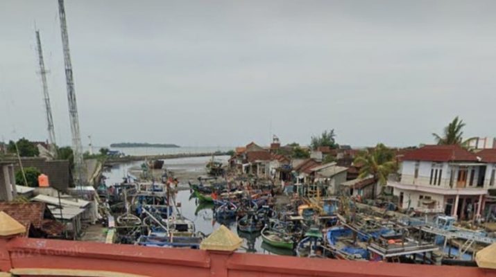 Awas, Gelombang Tinggi 4 Meter, Rob dan Cuaca Ekstrem di Jawa Tengah Senin (16/12)