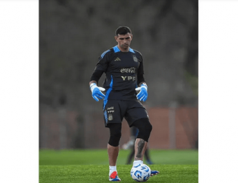 Emiliano Martinez Jadi Kiper Terbaik FIFA 2024 Kalahkan Ederson dan Unai Simon