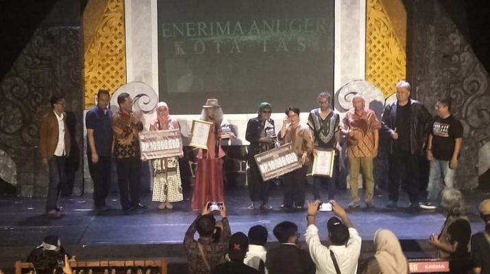 Dua Budayawan Dapat Anugerah Budaya dari Dewan Kesenian Tasikmalaya