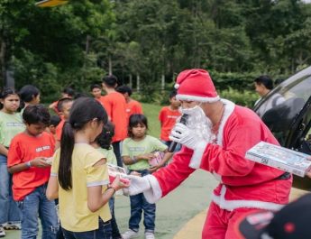 Jelang Natal, Penghuni Panti Asuhan Hati Mama dan Eben Haezer Diajak Berekreasi