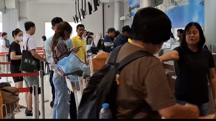 H-3 Natal, Bandara Depati Amir Pangkalpinang Mulai Dipadati Penumpang