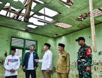 Kunjungi Sekolah Ambruk di Serang, Utusan Khusus Presiden Perintahkan Perbaikan Segera