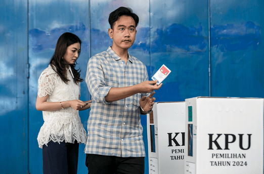 Wapres Gibran Rakabuming Tinjau Penggunaan Rice Transplanter di Langkat