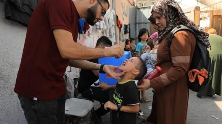 Petugas UNRWA Berkeliling dari Rumah ke Rumah Berikan Dosis Kedua Vaksin Polio