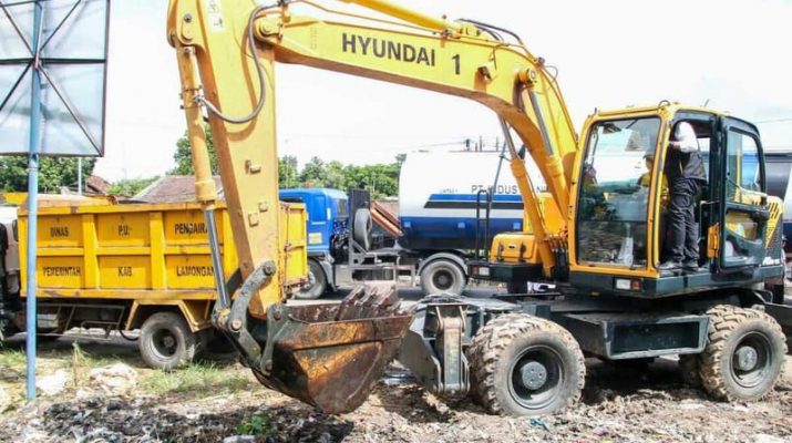 Antisipasi Banjir Perkotaan, Pemkab Lamongan Keruk Saluran Air Sepanjang 4,6 Ribu Meter