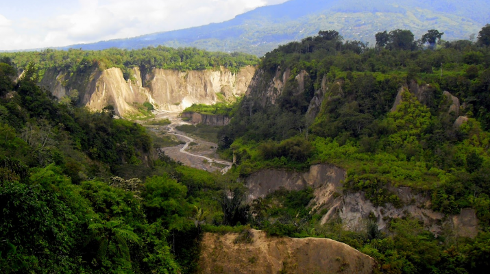 Pariwisata Indonesia, Foto Ngarai Sianok, Berita Pariwisata Indonesia, Panduan Pariwisata di Indonesia, Wisata Terpopuler di Indonesia, Umi Kalsum Founder dan CEO Media PVK Group, Ngarai Sianok, Ngarai Sianok Grand Canyonnya Sumatera Barat, Pariwisata Provinsi Sumatera Barat, Lokasi menuju Ngarai Sianok, Rute Perjalanan ke Ngarai Sianok, Media Online Pariwisata Indonesia, Situs Online Pariwisata Indonesia, Media PVK Group, Trippers, Anita Basudewi Simamora, Pariwisata, Sumber Artikel Pariwisata Indonesia Terpercaya