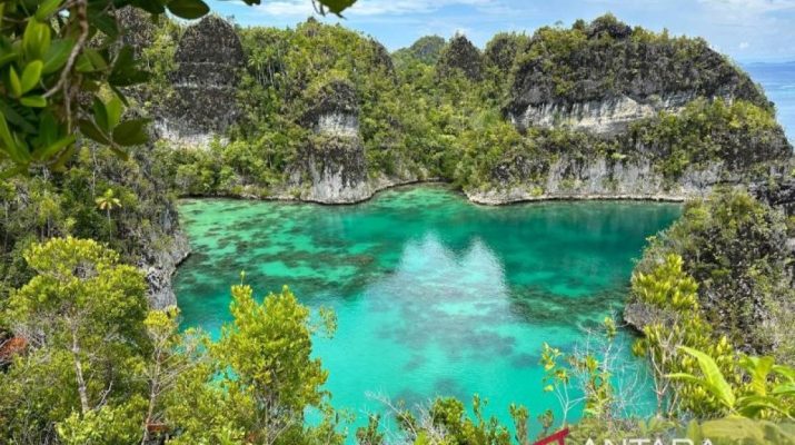 Menanjaki pesona Telaga Bintang, Raja Ampat