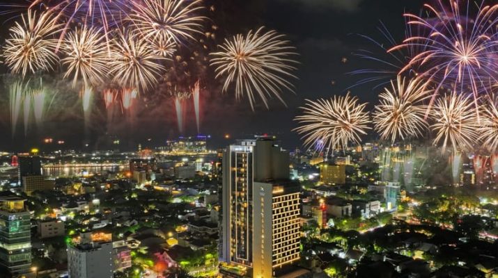 Glitz & Glam di Hotel Hyatt Place Makassar: Sambut Tahun Baru Spektakuler di Rooftop Tertinggi Makassar