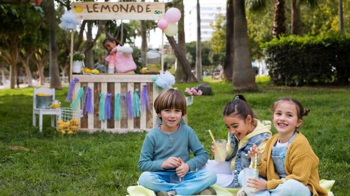 Orang Tua Perlu Jadi Role Model Agar Anak Punya Lingkungan Pertemanan yang Positif