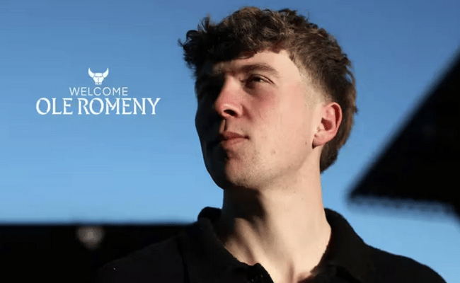 Berkostum Oxford United, Ole Romeny Disebut Striker Haus Gol