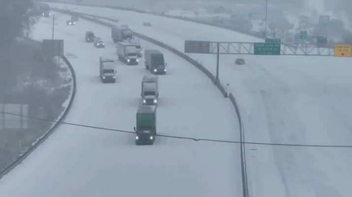 Badai Musim Dingin Dahsyat Hantam AS: Salju Lebat, Es, dan Angin Kencang Melumpuhkan Aktivitas