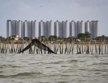 Pagar Laut Memanjang hingga ke Teluk Jakarta, Ini Kata Pemprov DKI