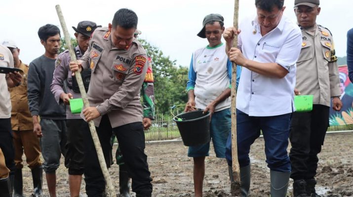 Tanam Jagung Serentak, Polres Manggarai Barat Pastikan Dukung Program Astacita