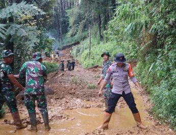 Tim K-9 Polda Jateng Temukan Jenazah Bayi 5 Bulan Tertimbun Longsor Pekalongan