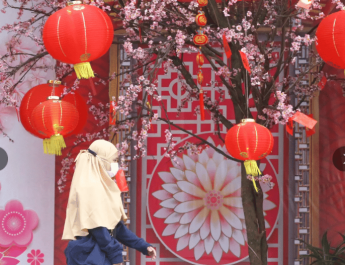 KAI Commuter Yogyakarta Pasang Dekorasi Imlek di Lima Stasiun