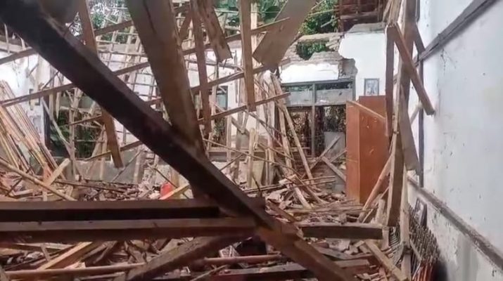 Tak Kunjung Diperbaiki, Ruangan Kelas SD Negeri Purnama Alam Ambruk