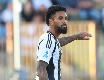 Masuk Rencana Penjualan Juventus Musim Dingin Nanti, Douglas Luis Tegaskan Ingin Bertahan