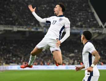 Curtis Jones Inggris