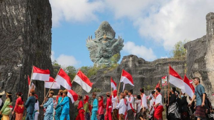 Ratusan pelajar ikuti kirab budaya HUT RI di GWK Bali