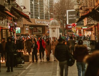 Wisata halal dahulu, umroh dengan khusuk kemudian