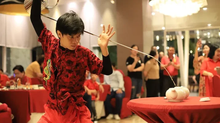 Atraksi Kungfu dan Barongsai Warnai Malam Imlek di Novotel Tangerang