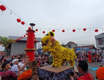 Meriahkan Tahun Baru Imlek, KAI Daop 5 Purwokerto Hadirkan Atraksi Barongsai