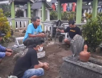 Setelah Diautopsi, Kepala dan Kaki Korban Mutilasi di Ngawi Dimakamkan di Blitar