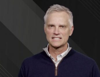 CEO American Airlines: Kami Terjunkan Tim Profesional ke Lokasi Kecelakaan