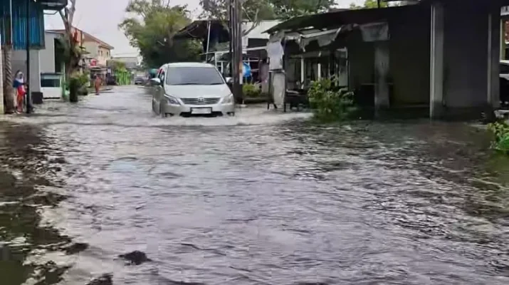 Banjir di Demak Meluas, Jalur Alternatif Semarang-Demak Juga Terendam
