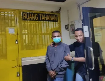 Pengendara Sepeda Motor yang Pecahkan Kaca Mobil di Cengkareng Ditangkap Polisi