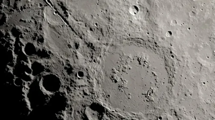 Ngarai Raksasa di Bulan Terbentuk dalam Hitungan Menit Akibat Banjir Batu Dahsyat