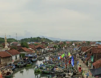 Awas, Badai, Gelombang Tinggi 3 Meter, Rob dan Cuaca Ekstrem di Jawa Rabu 5 Februari 2025