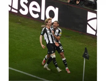 Newcastle United vs Arsenal, Kembali Menang 2-0, The Magpies ke Final Piala Liga