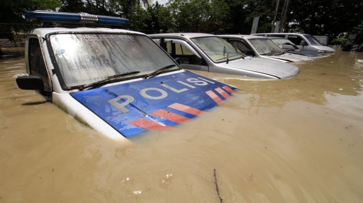 Anda Ingin Beli Mobil Bekas? Waspadai Tanda-Tanda Mobil Pernah Terendam Banjir