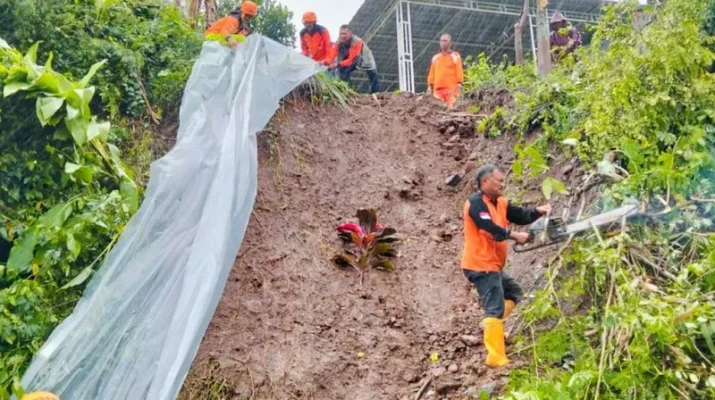 49 Keluarga di Lombok Tengah Terdampak Longsor dan Angin Kencang