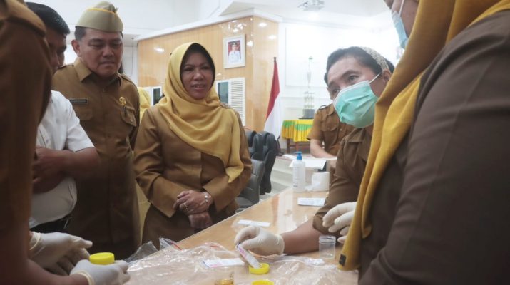 Pastikan Lingkungan Kerja Bersih, Tenaga Honorer Pemkab Sergai Jalani Tes Urine