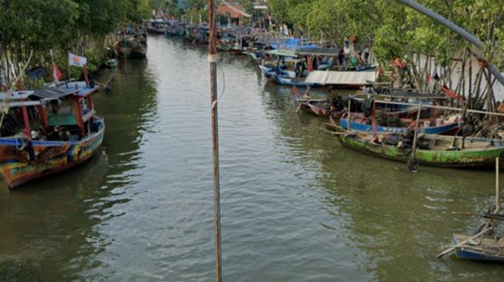 Satu Meninggal, Dua Hilang, Kapal Nelayan dengan 18 ABK Tenggelam di Pekalongan