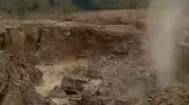 Muncul Semburan Gas dan Lumpur Berbau Menyengat di Blora