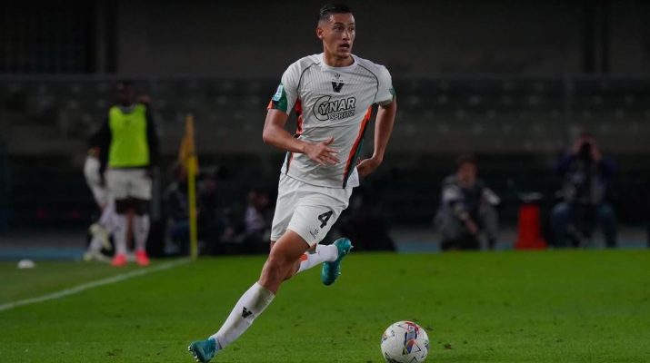 Pelatih Venezia Puji Jay Idzes: Dia Berkembang Pesat