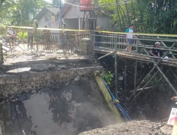 3.000 Warga Terdampak, Jembatan Gunung Kokol Penghubung 4 Desa di Tasikmalaya Ambruk