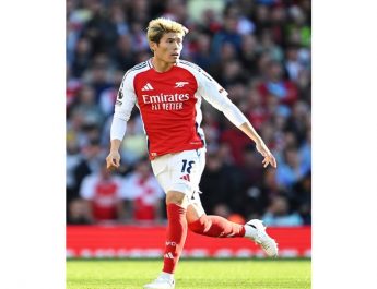 Naik Meja Operasi, Takehiro Tomiyasu Absen Hingga Akhir Musim