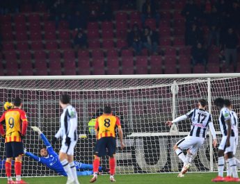 Kekacauan Penalti di Laga Lecce vs Udinese: Pemain Berebut Eksekusi, Wasit Turun Tangan