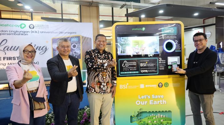 UNDIP Hadirkan Reverse Vending Machine Tukar Botol Plastik dengan Uang.