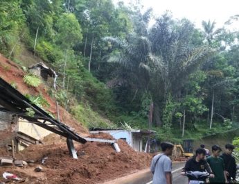 Gubernur Jawa Barat Kirim Bantuan untuk Korban Tanah Longsor di Garut